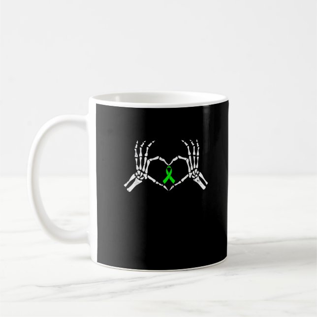 Mug Ruban de sensibilisation au coeur des mains de squ (Gauche)