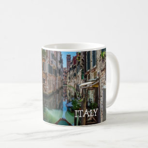 Mug Rue étroite avec canal à Venise