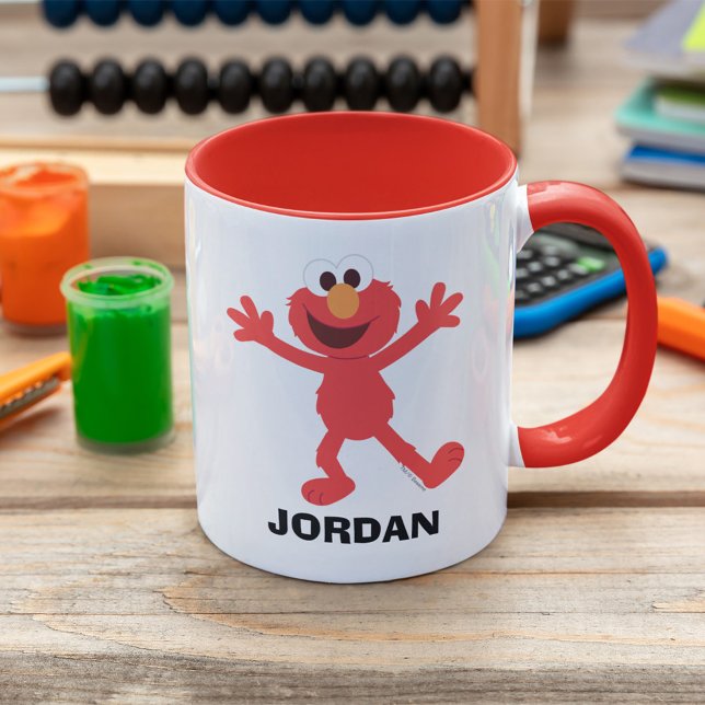 Mug Rue Sésame | Elmo personnalisé (Mug on table)