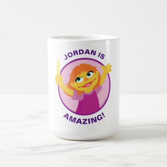 Mug Rue Sesame | Julia tenant une plume (Centre)
