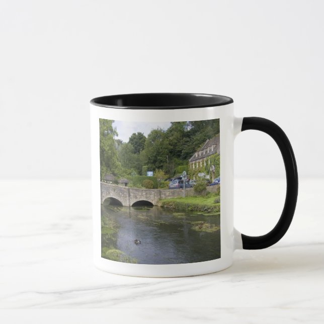 Mug Ruisseau à truites dans le village de Bibury, (Droite)