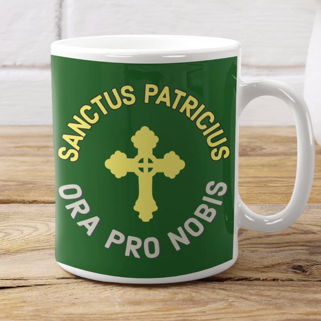 Mug Saint Patrick's Day Élégante messe latine (This religious green and gold Catholic St. Patrick's Day mug is great for Irish coffee!)
