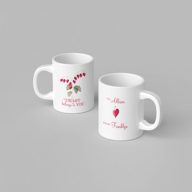 Mug Saint Valentin mignon coeur saignant de Whimsical (Romantic bleeding heart flower mug with personalized names and sweet Valentine love message.)