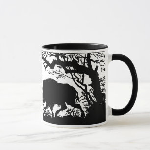 Mug Sanglier s'enracinant dans une forêt - silhouette