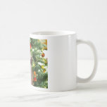 Mug Santa Hat Bulldog Christmas Tree Snowman boîte cad<br><div class="desc">Mignonne photo Bulldog avec boîte cadeau de Noël Tree Snowman en arrière - plan. Un cadeau parfait pour Noël !</div>