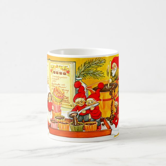 Mug Santas petites aides à la fabrication de gâteaux a (Centre)