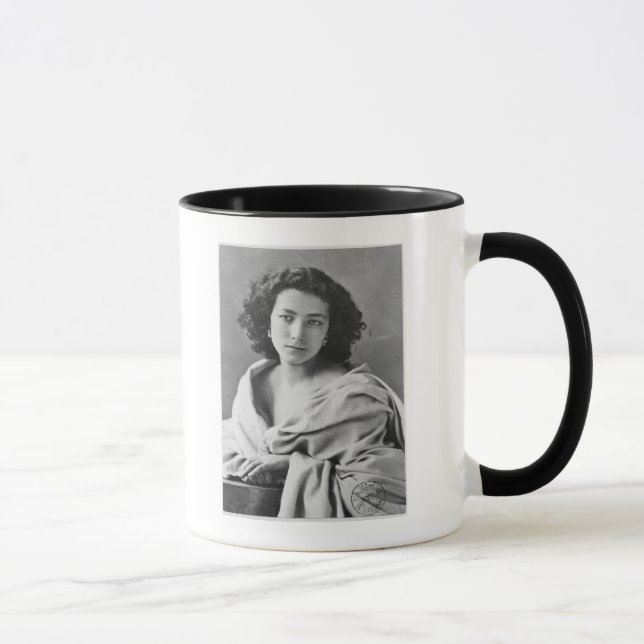 Mug Sarah Bernhardt dans le costume, c.1860 (Droite)