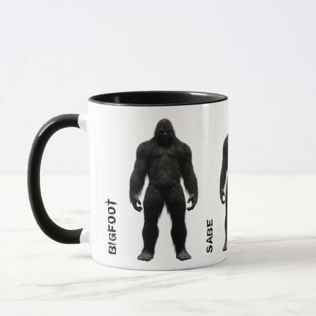 MUG SASQUATCH BIGFOOT ENTIER - AFFICHAGE FRONTAL - NOM (Gauche)