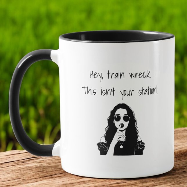 Mug Sassy Hé, épave de train, ce n'est pas votre gare  (Créateur téléchargé)