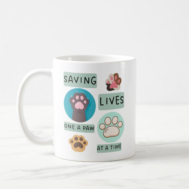 Mug Saving Lives One Paw At A Time – Vet Animal Design (Gauche)