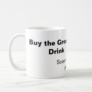 Mug scannez le QR pour payer une boisson au marié garç