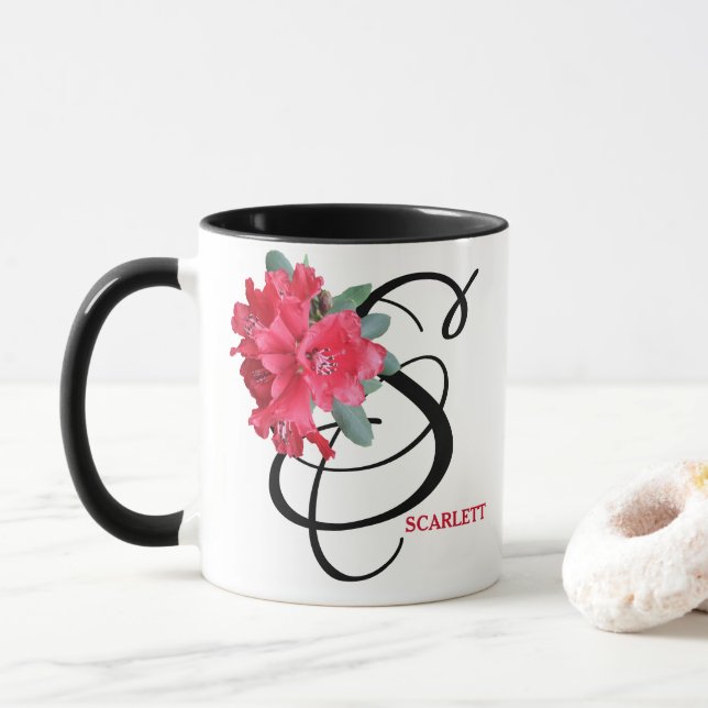 Mug Scarlett nom personnalisable joli rouge floral fun (Avec donut)