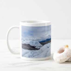 Mug Scène de glacier de montagne glacée avec ciel nuag