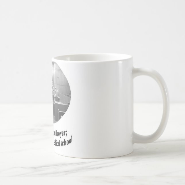 Mug Scène de salle d'audience avec la citation de (Droite)