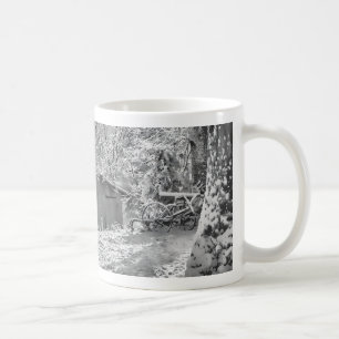 Mug Scène rurale de neige noir et blanc rétroéclair