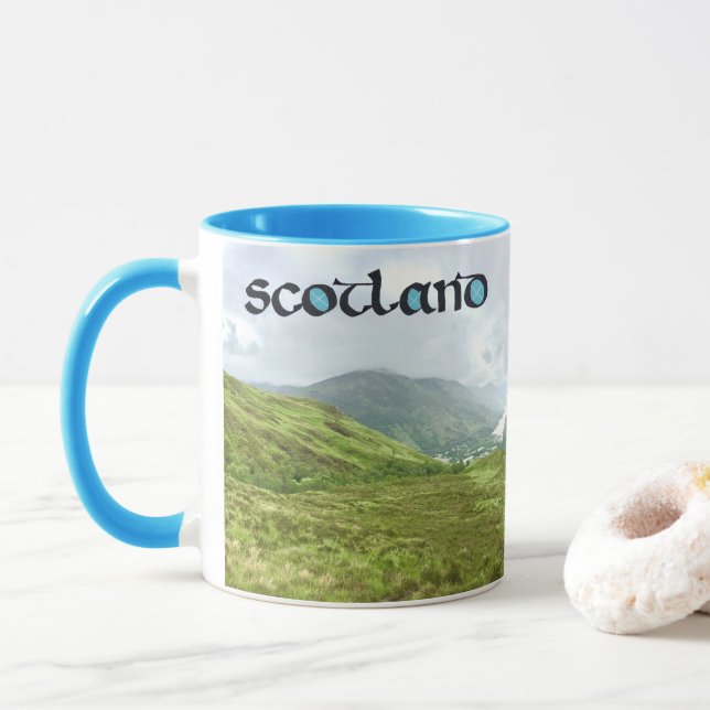 Mug Scotland Calligraphy with Highlands Mountains (Avec donut)