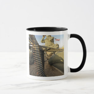 Mug scouts de soldat pour l'activité ennemie