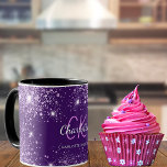 Mug Script de nom monogramme de poussière de parties s<br><div class="desc">Une tasse monogrammée fillette et tendance. Un arrière - plan chic et violet décoré de faux gouttes de parties scintillant,  de poussière. Personnalisez et ajoutez votre prénom,  vos initiales monographiques et votre nom complet. Lettres violettes et blanches.</div>