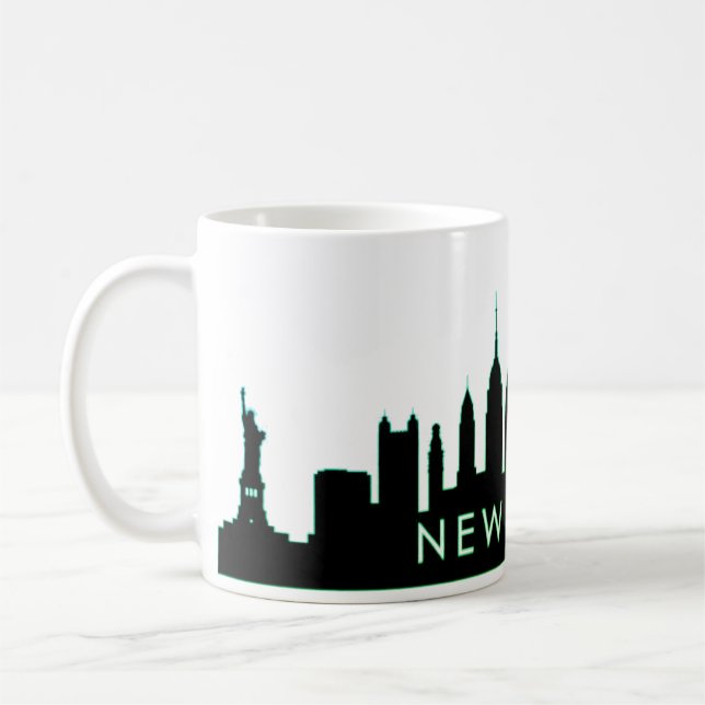 Mug Script élégant en silhouette noire de New York Sky (Gauche)