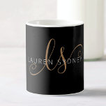 Mug Script féminin Black Gold moderne Monogramme<br><div class="desc">Script féminin Black Gold moderne Mug à café monogrammé. Personnalisez facilement cette tasse élégante moderne avec votre monogramme et votre nom personnalisés.</div>