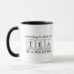 Mug Selon Chemistry Tea est une science de solution<br><div class="desc">SELON CHEMISTRY TEA IS A SOLUTION fun science tea mug. Montré en noir et blanc.</div>