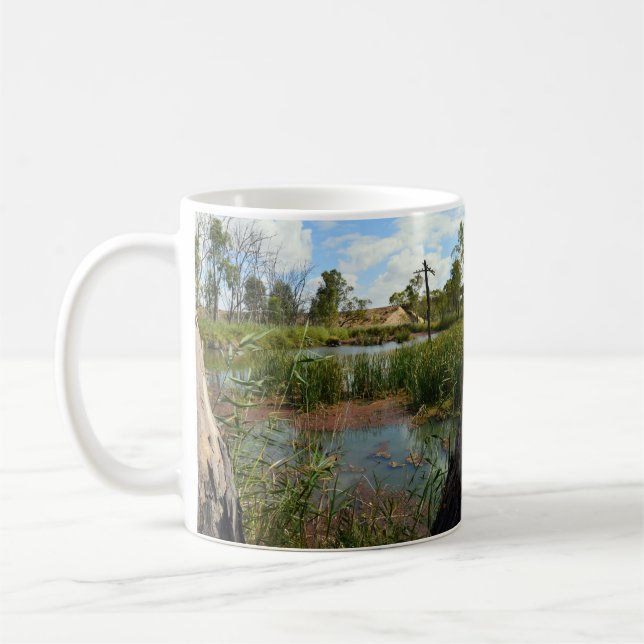 Mug Sérénité silencieuse : une grenouille verte sur de (Gauche)