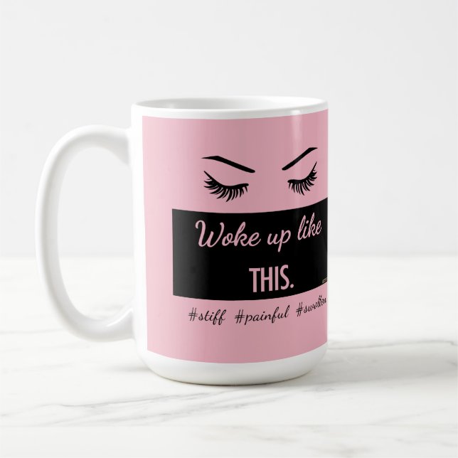 Mug S'est réveillé comme le ce des cils attaquent avec (Gauche)