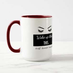 Mug S'est réveillé comme le ce des cils attaquent dans