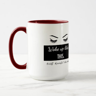 Mug S'est réveillé comme le ce des cils attaquent dans