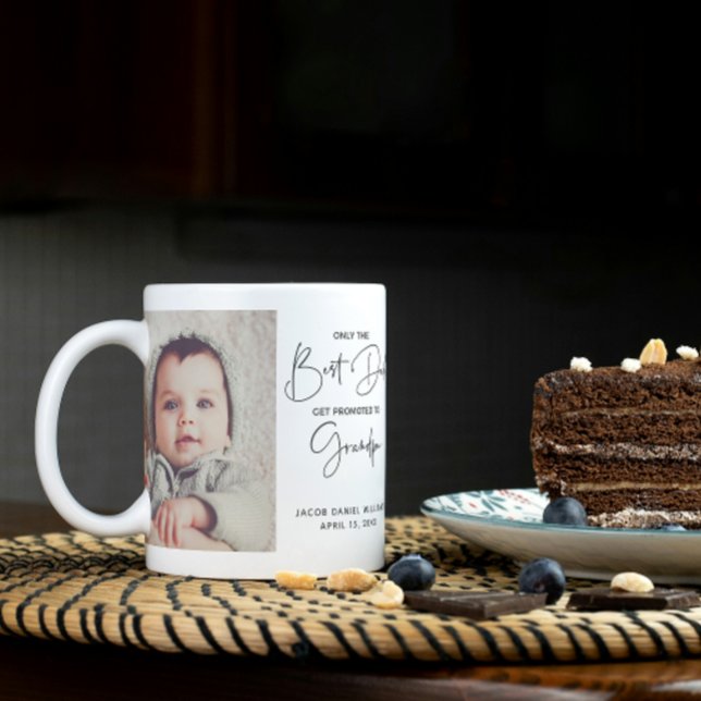 Mug Seuls les meilleurs papas sont promus à grand-père (Easily personalize this photo collage mug for a Father's Day gift he'll treasure)