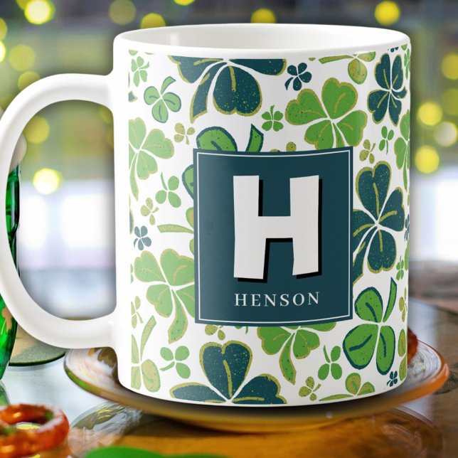 Mug Shamrock de trèfle Monogrammed Saint Patrick`s Day (Créateur téléchargé)