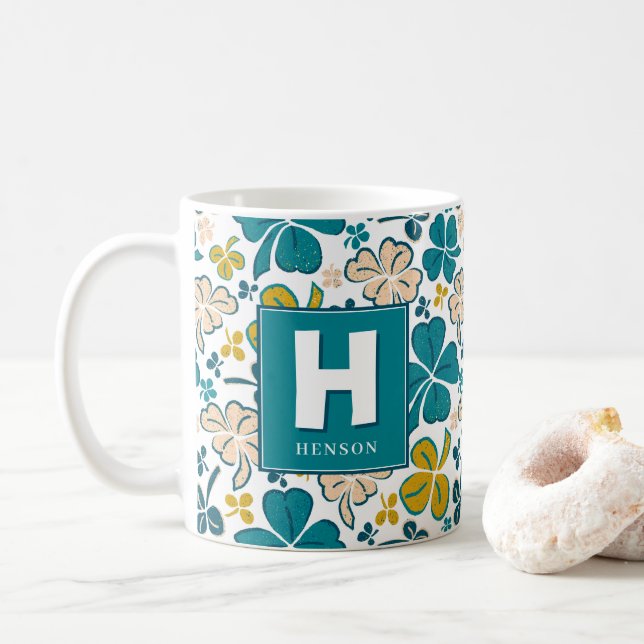 Mug Shamrock de trèfle Monogrammed Saint Patrick`s Day (Avec donut)