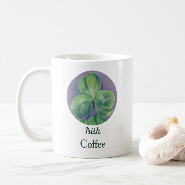 Mug Shamrocks de Clover vert sur Purple Pastel Art (Avec donut)