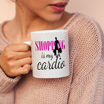 Mug Shopping Est Mon Cardio Graphic Print (v1)<br><div class="desc">Shopping Is My Cardio Graphic Print (version arrière - plan légère). Le design artistique de sacs en deux couleurs comprend les mots "SHOPPING is my cardio" avec la silhouette d'une femme à la mode avec une jupe et des talons hauts tenant de nombreux sacs d'achats remplis de marchandises. Les deux...</div>