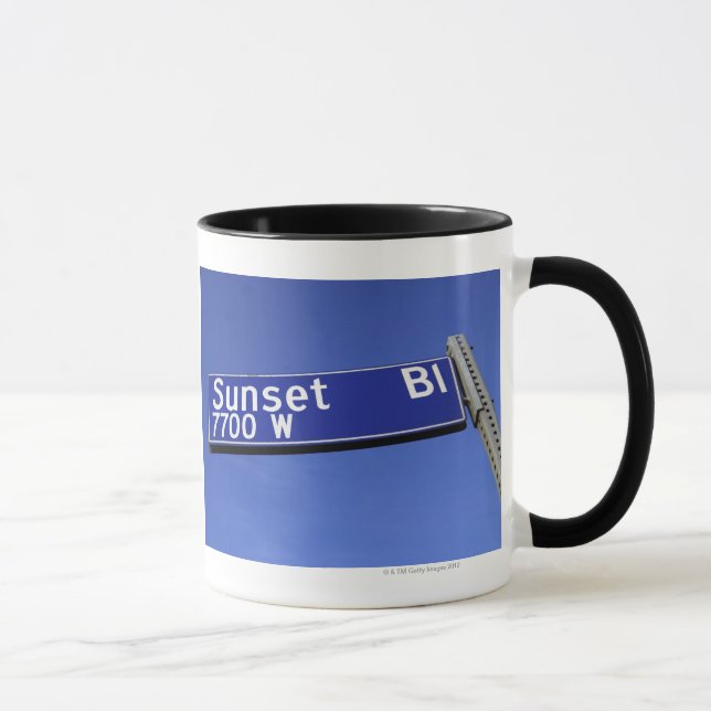 Mug Signe de boulevard de coucher du soleil contre un (Droite)