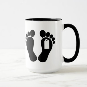 Mug silhouette de pieds avec étiquette d'orteil