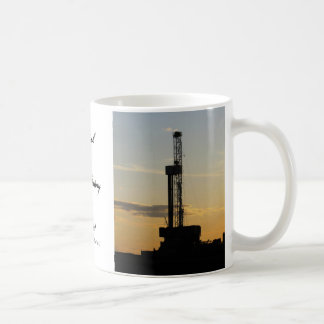 Mug Silhouette de plateforme de forage