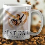 Mug Simple moderne Chic Personnalisé Meilleur Papa Pho<br><div class="desc">Design est composé de typographie chic moderne avec sans serif et serif police.</div>