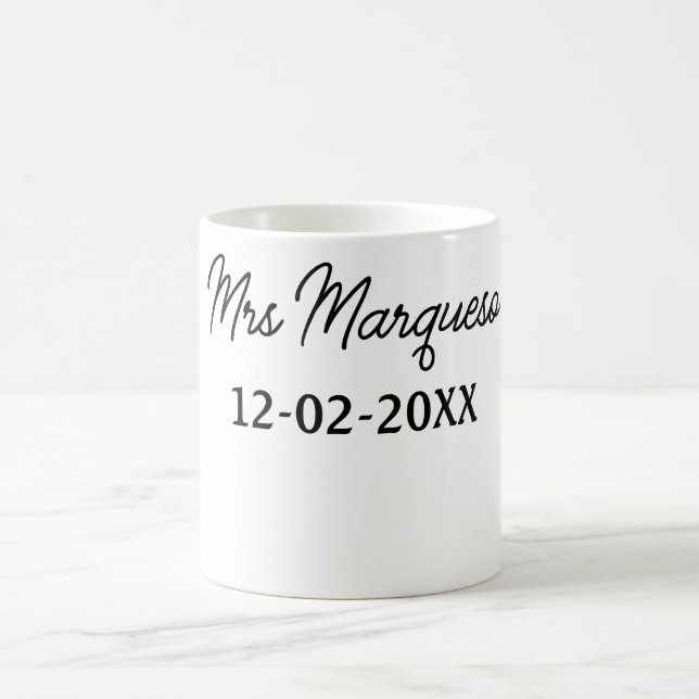 Mug simple monogramme minimal mrs M nom date année Thr (Centre)