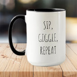 Mug Sip, Giggle, Répéter Funny Moderne Noir et Blanc<br><div class="desc">Design est composé de typographie moderne avec police sans serif.</div>