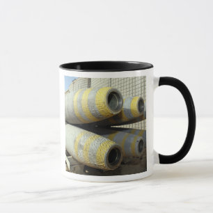 Mug Six bombes GBU-12 sont dans un rack
