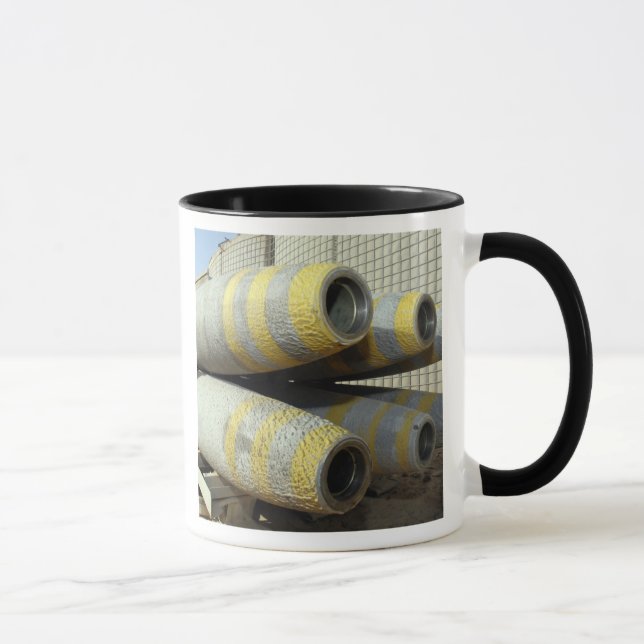 Mug Six bombes GBU-12 sont dans un rack (Droite)