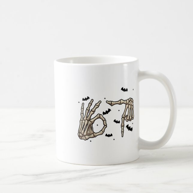 Mug Six Seven 6 7 Meme 67 Skeleton Hand Halloween Cost (Droite)