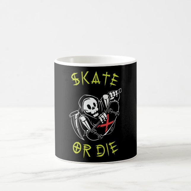 Mug Skate ou die Grim Reaper Skeleton Skateboarder (Centre)