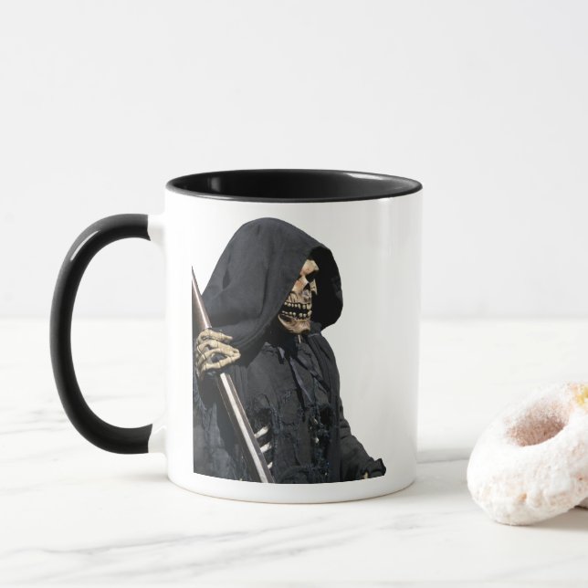 Mug Skeleton et Scythe, la Faucheuse Déplaisante (Avec donut)