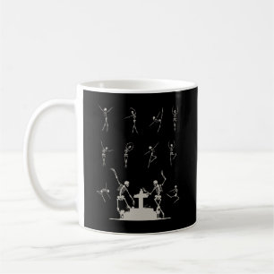 Mug Skeletons de danse éffrayante exécutant Ballet