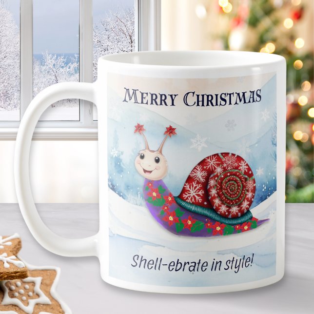 Mug Snail Pun Humour Funny Joyeux Noël Personnalisé (A funny Christmas mug with picture of a snail wearing a festive patterned sweater on a snowy day)