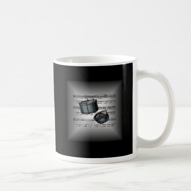 Mug Snare Drum ~ 3D Partition Musique ~ Argent et noir (Droite)