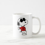 Mug Snoopy "Joe Cool" debout<br><div class="desc">Découvrez le Cool Joe alter-ego de Snoopy debout et penché.</div>