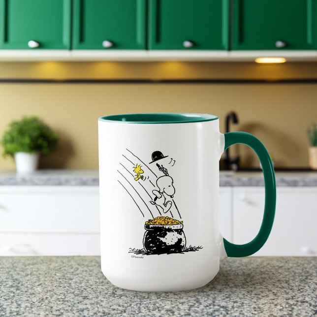 Mug Snoopy Jumping dans le pot d'or (Mug on counter)